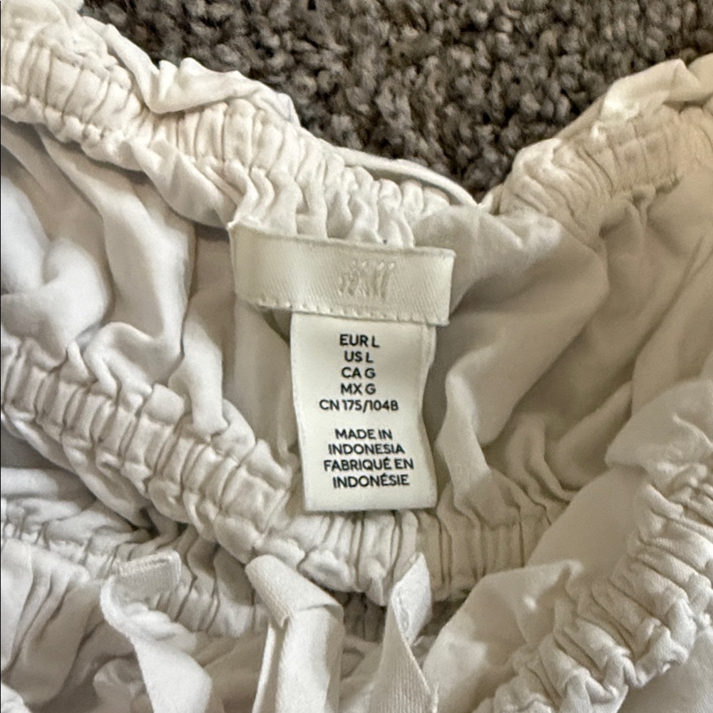 H&M Cream Ruffled Top - Picture 2 of 5